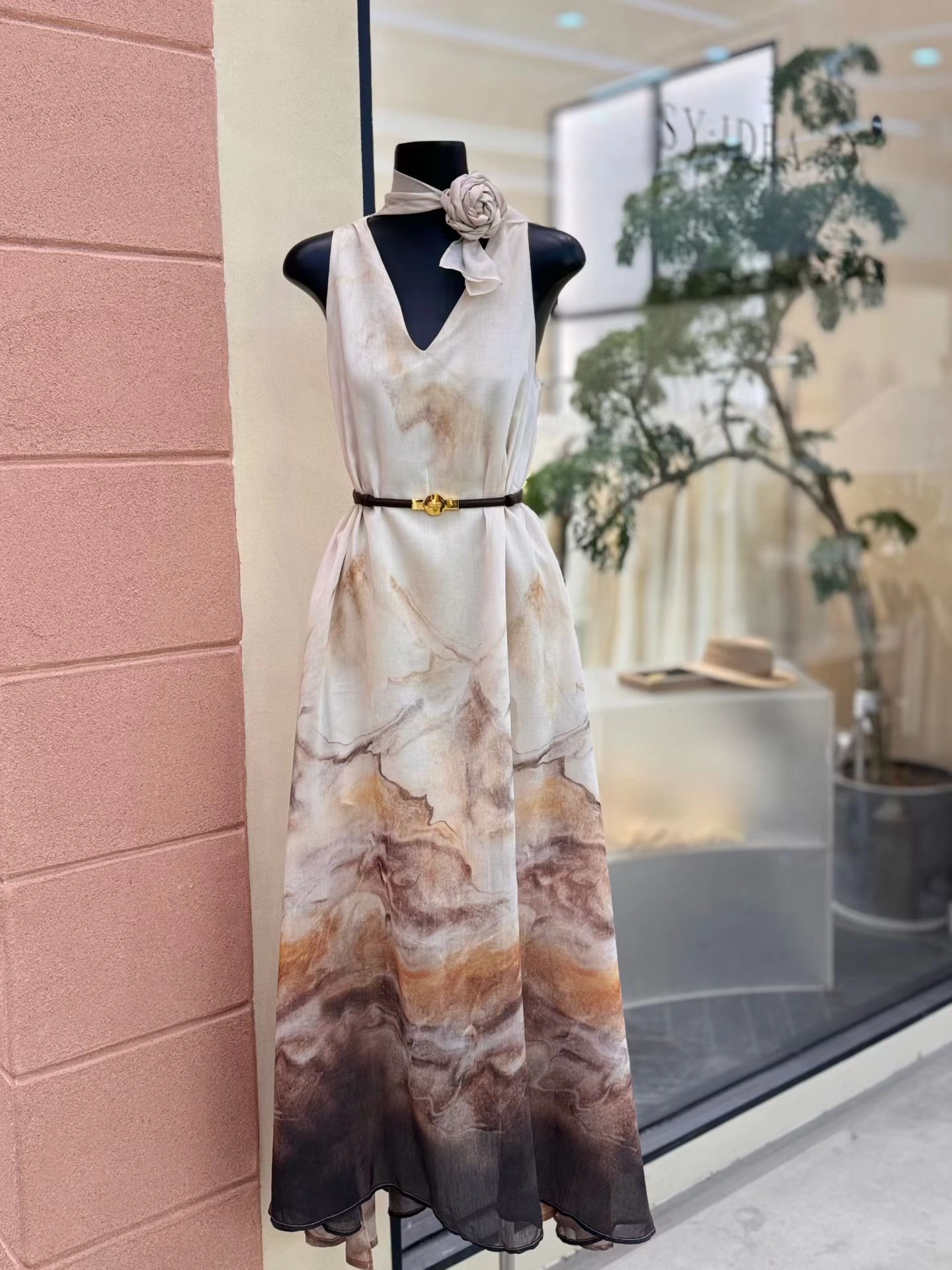 Beige Brown -front shooting_