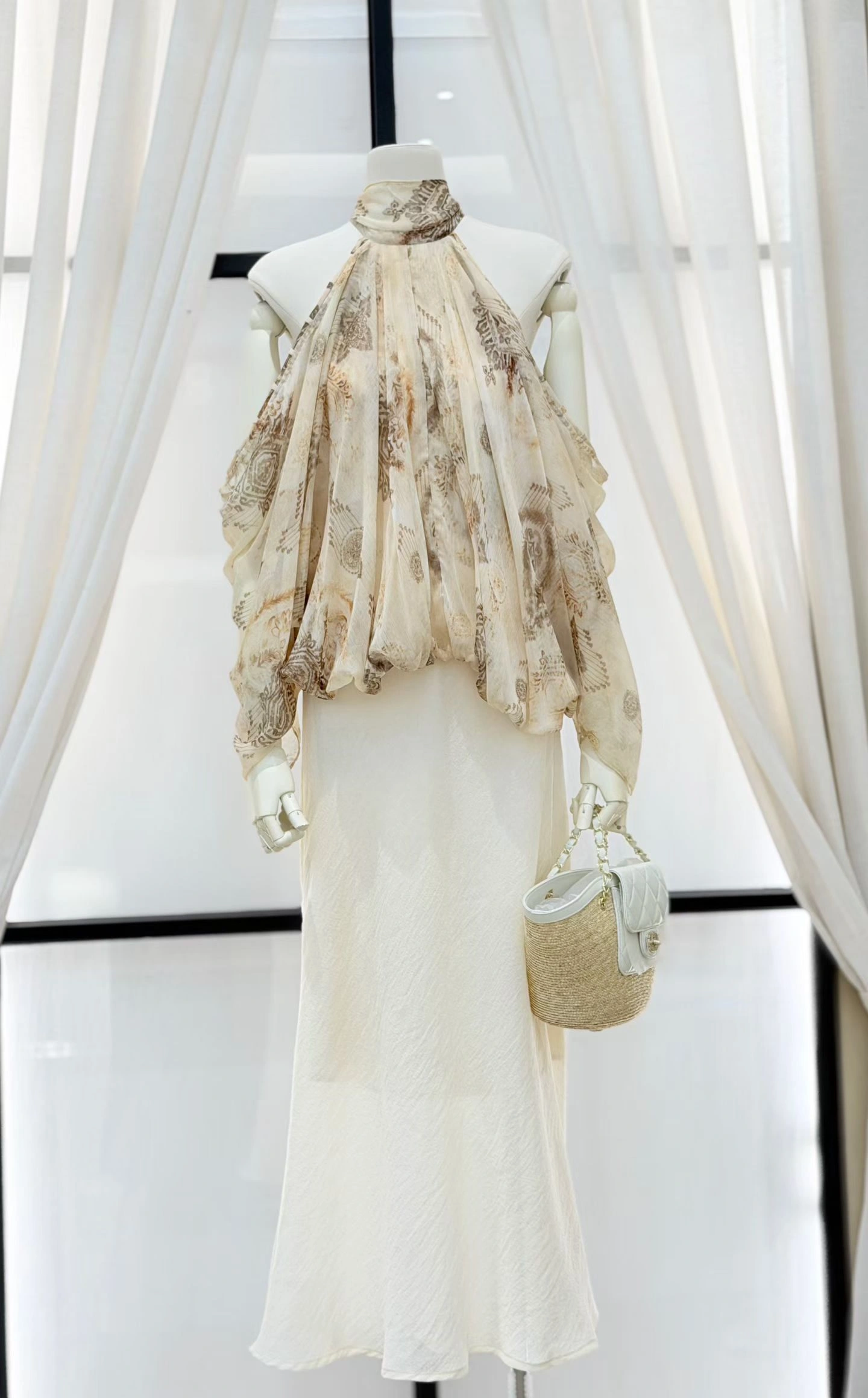 Beige-front shooting_