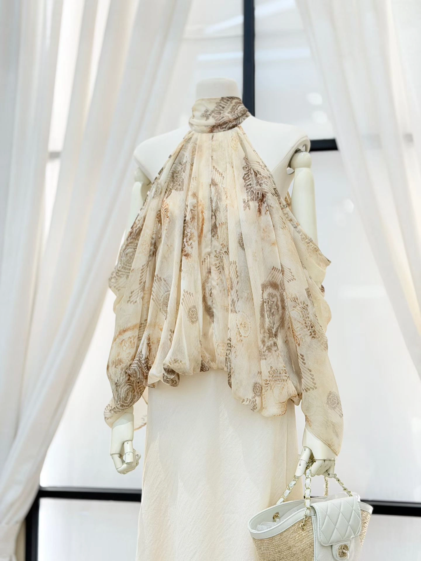 Beige-front shooting_(1)