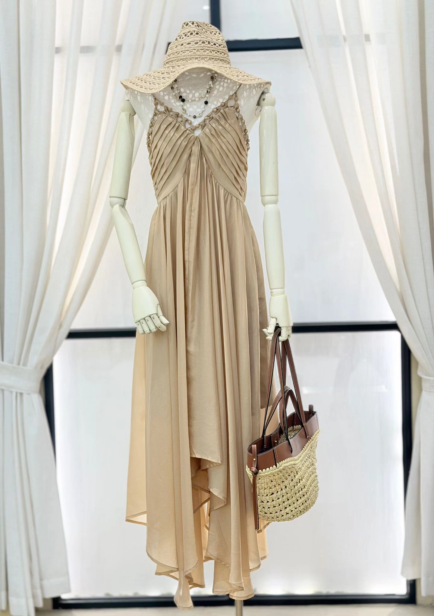 Beige-front shooting_
